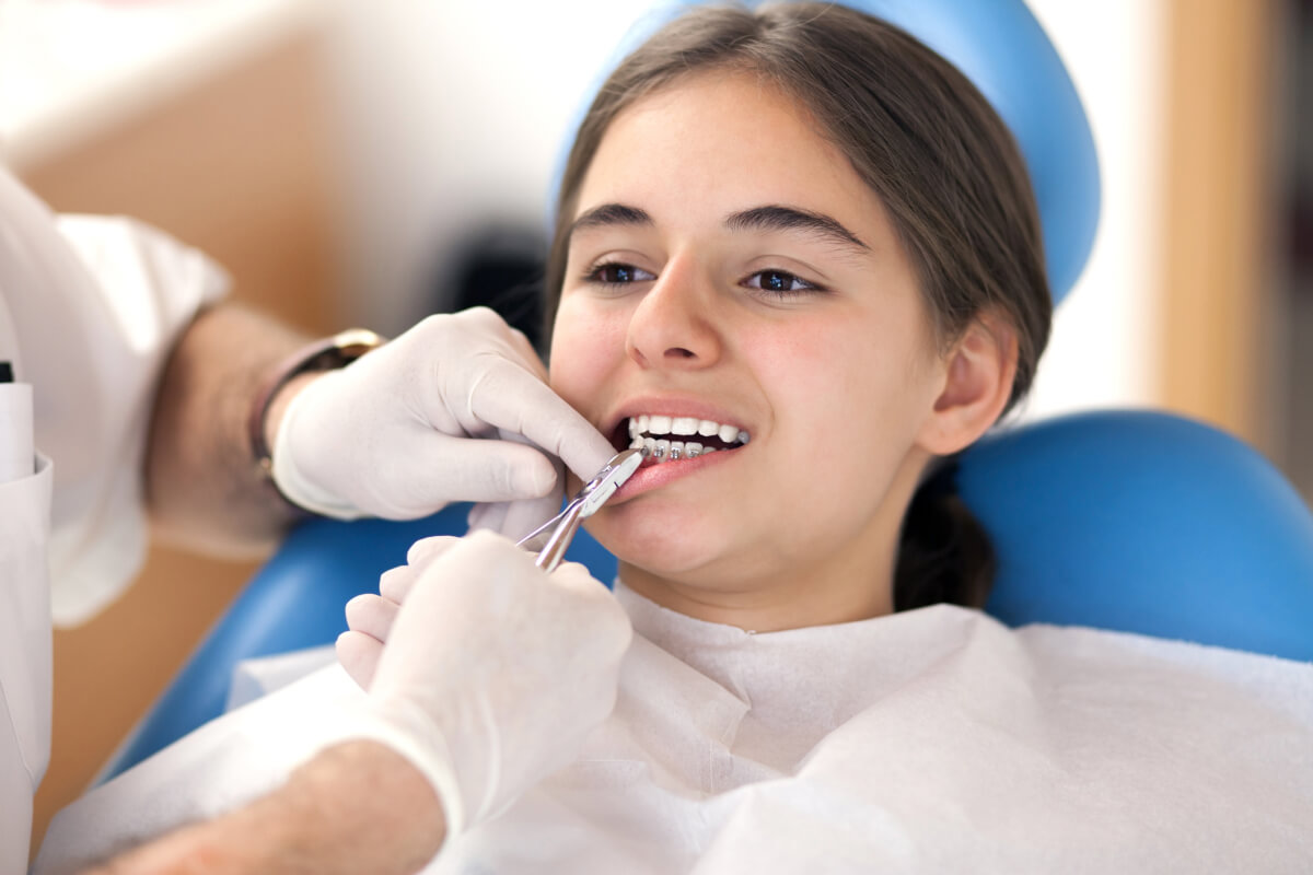 Let’s Understand: The Difference Between A Dentist And An Orthodontist